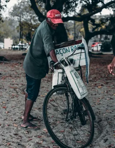 Street vendor selling traditional "glacon rape" ice treats in Mauritius